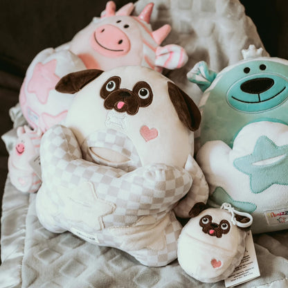 Gros plan des 3 Minizzz et Mini-Minizzz - Toutous avec pochette secrète et veilleuse pour bébé  